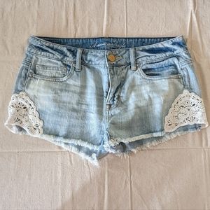 American Eagle Embroidered Lace Jean Shorts NWOT Size 6
